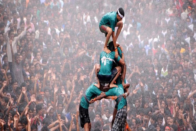 Dahi Handi Festival: Maharashtra government will give insurance cover to 1.5 lakh 'Govindas', compensation of Rs 10 lakh on death