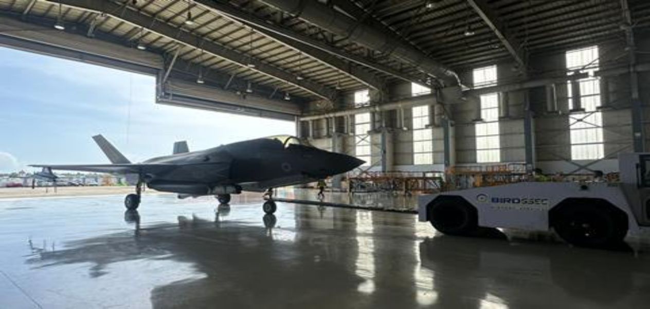 After the F-35B took off, the British engineering team also left for home