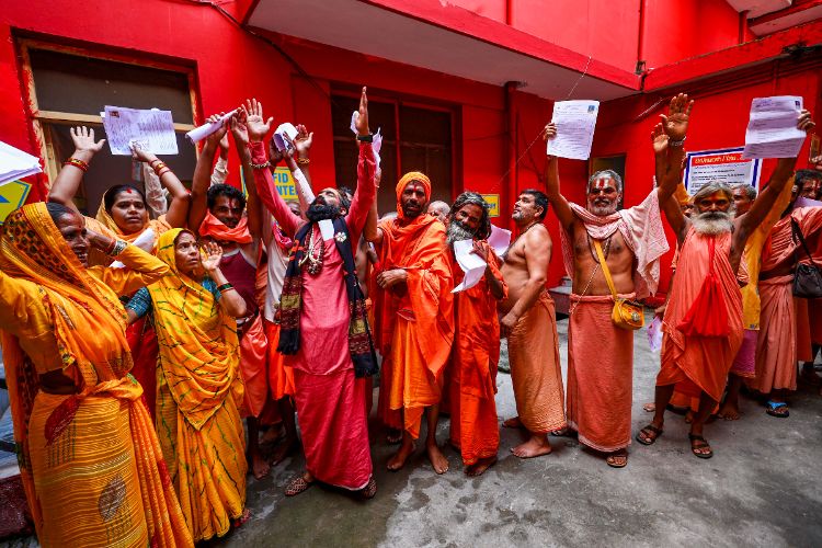 Amarnath Yatra: A batch of 3,500 pilgrims left from Jammu base camp