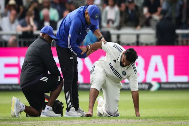 Injured Pant came out to fight for India
