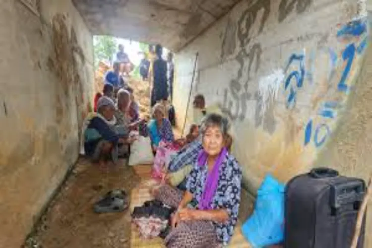 Violent clashes on Thailand-Cambodia border, 14 killed in air strike, 4,000 people displaced