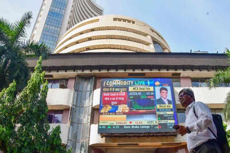Sensex, Nifty fall in early trade