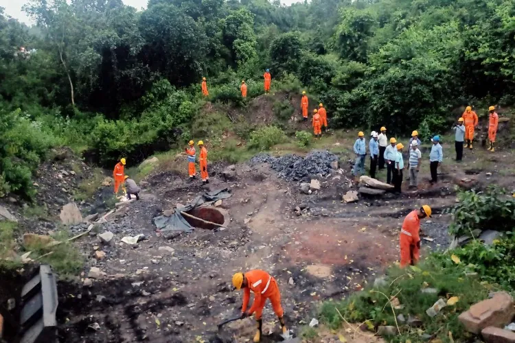 Dhanbad mine accident: NDRF and BCCL team started joint rescue operation