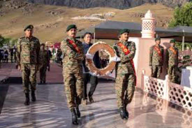 Arunachal CM Khandu pays tribute to Kargil war heroes at Drass memorial