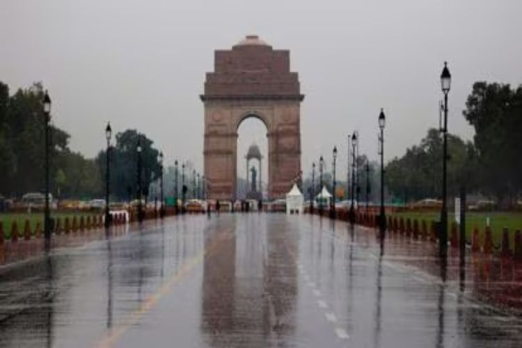 After light rain in Delhi, the minimum temperature dropped by 1.5 degrees