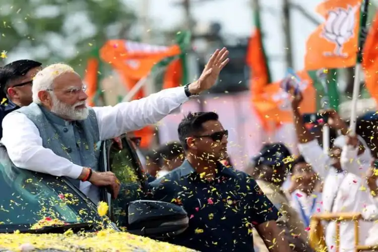 Prime Minister Modi holds roadshow in Tiruchirappalli
