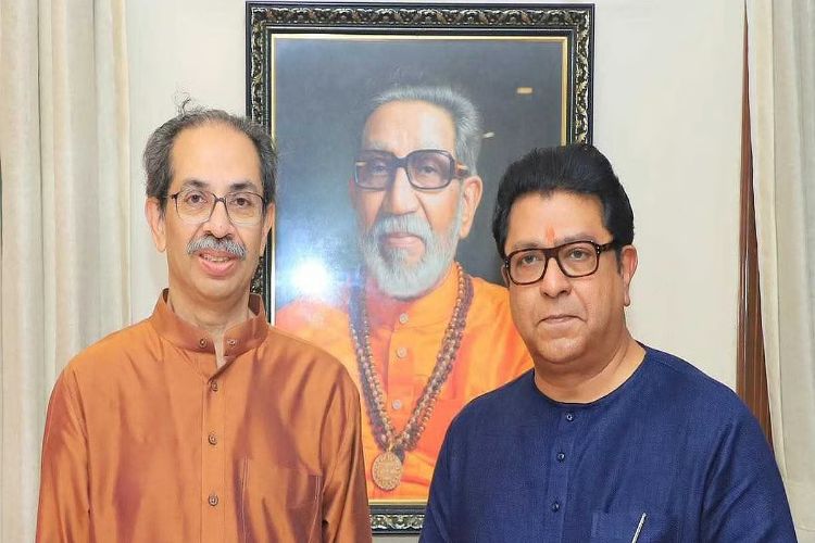 Raj Thackeray reached Matoshree to wish Uddhav on his birthday