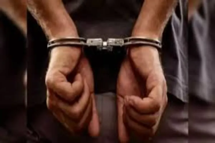Gold stolen in Delhi Metro, clever thief arrested, 3 lakh cash recovered