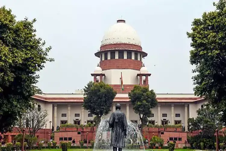 SIR row: No interim stay on draft electoral roll publication, SC asks EC to accept Aadhaar, voter ID