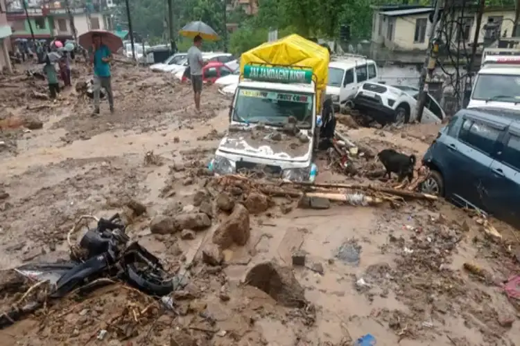 Himachal: 3 dead, woman missing as heavy rains trigger flood-like situation in Mandi