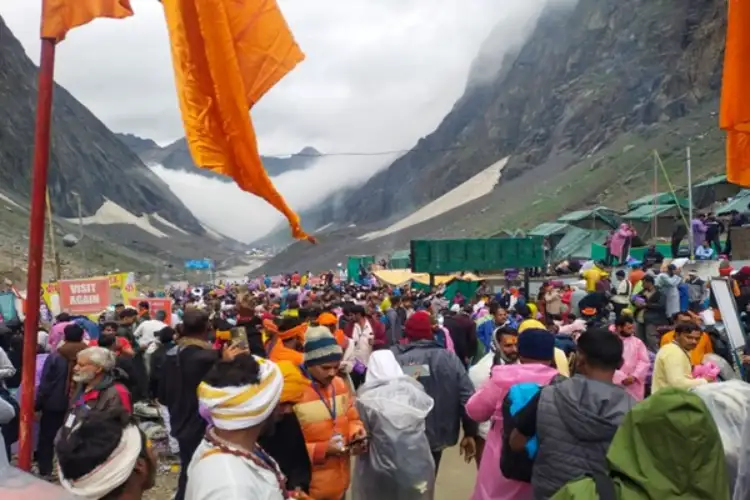 27th batch of 1,490 pilgrims leaves from Jammu for Amarnath Yatra