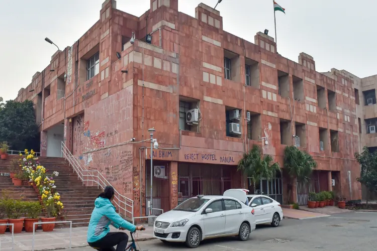 Opposition to the separate seating arrangement on the basis of vegetarian-non-vegetarian in JNU hostel