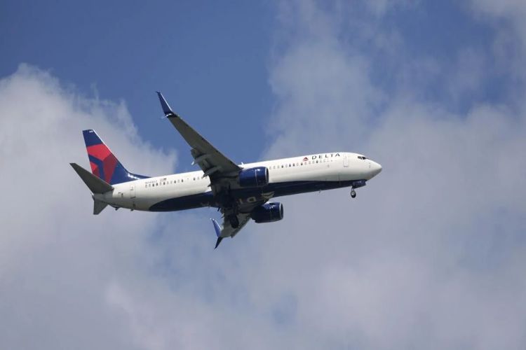 Delta Airline plane hit by atmospheric disturbance, 25 passengers taken to hospital