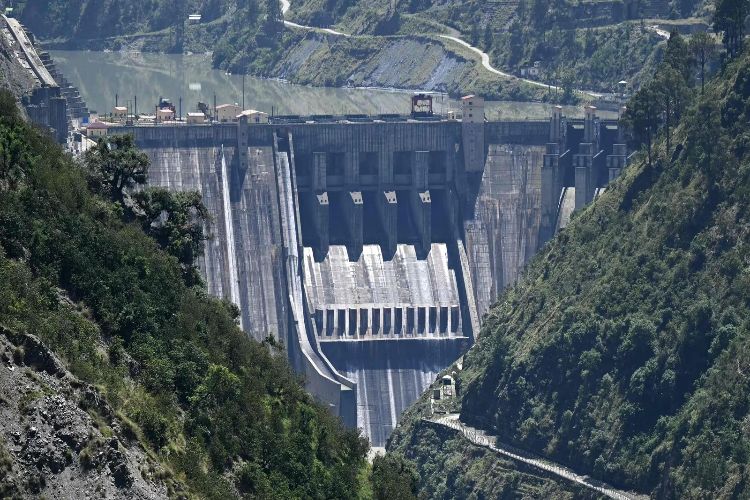 Jammu and Kashmir: Spillway gates of Baglihar Dam opened after heavy rains in Ramban, warning not to go near the river