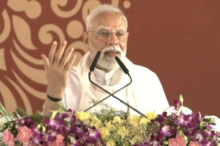 PM Modi reached Varanasi and started projects worth Rs 2200 crore