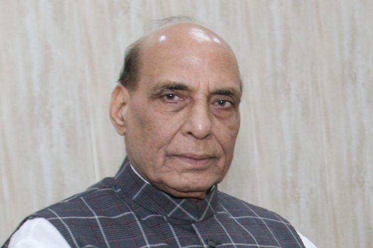 Rajnath challenges Rahul to explode 'atom bomb of evidence' against Election Commission
