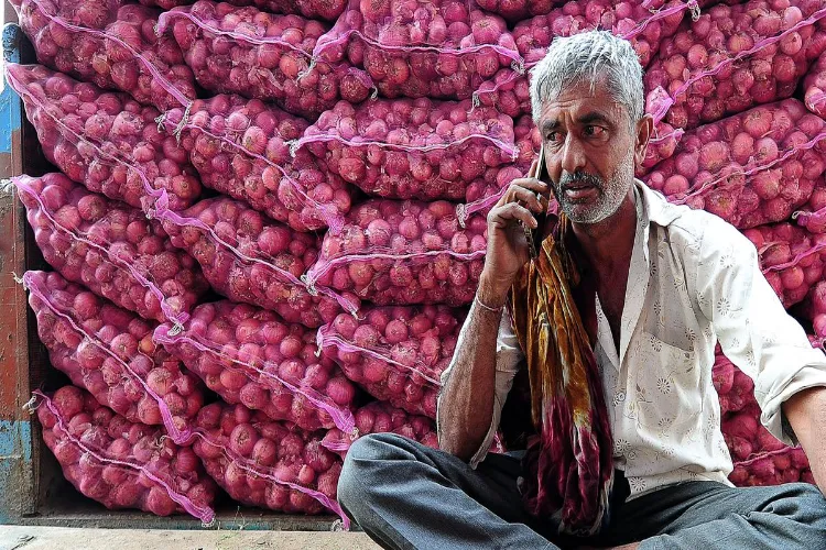Tragedy of onion farmers in Maharashtra: Cost is 2500, price is only 800 rupees per quintal