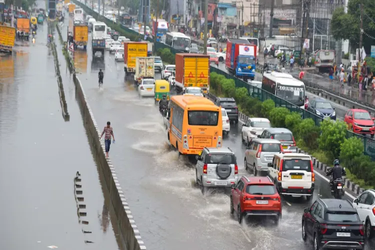 Roads submerged due to rain in Delhi, air quality satisfactory