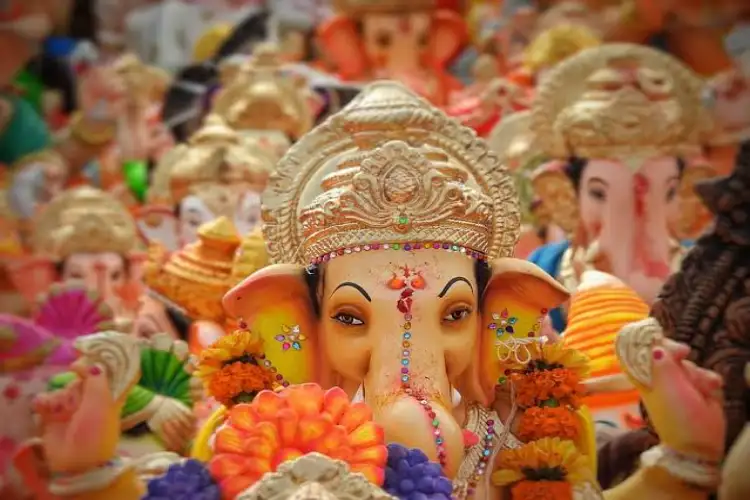Maharashtra: Nagpur's Chitar Oli market transforms into vibrant hub as Ganesh Chaturthi nears