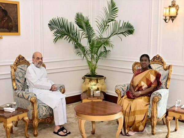 Union Minister Amit Shah calls on President Droupadi Murmu