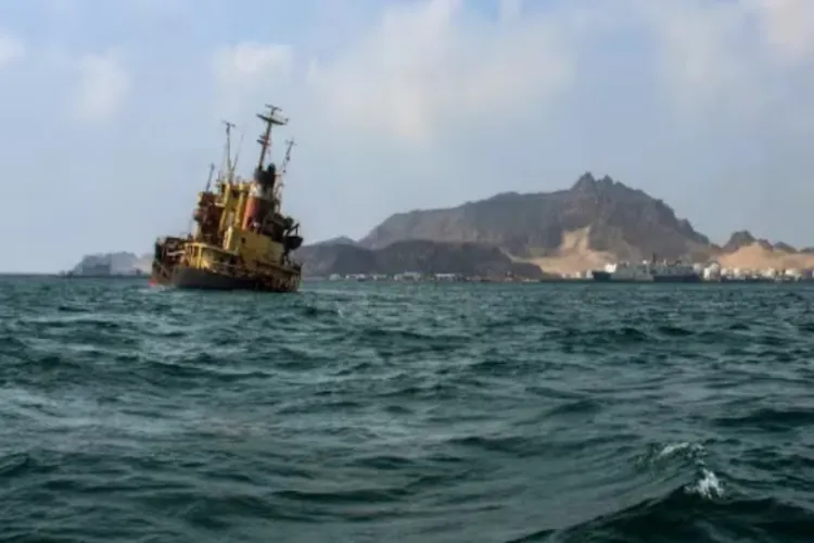 At least 68 migrants die as boat sinks off Yemen coast