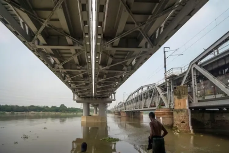 Yamuna water level in Delhi above warning level, administration on alert