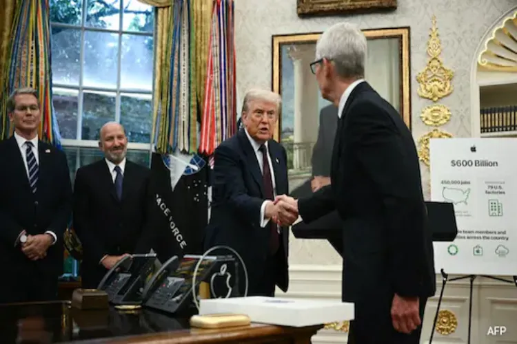 Apple CEO Tim Cook gave Trump a unique gift made of 24-carat gold