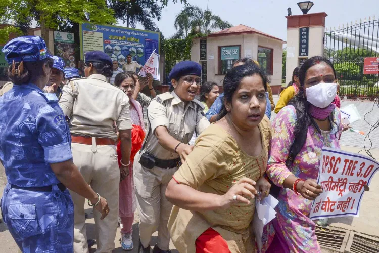 STET candidates protest in Patna, police resort to lathicharge