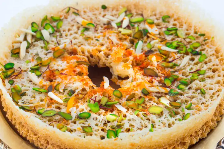 Ghevar of 7 states is famous all over the world, definitely taste it in Sawan; sweets are available in many flavors