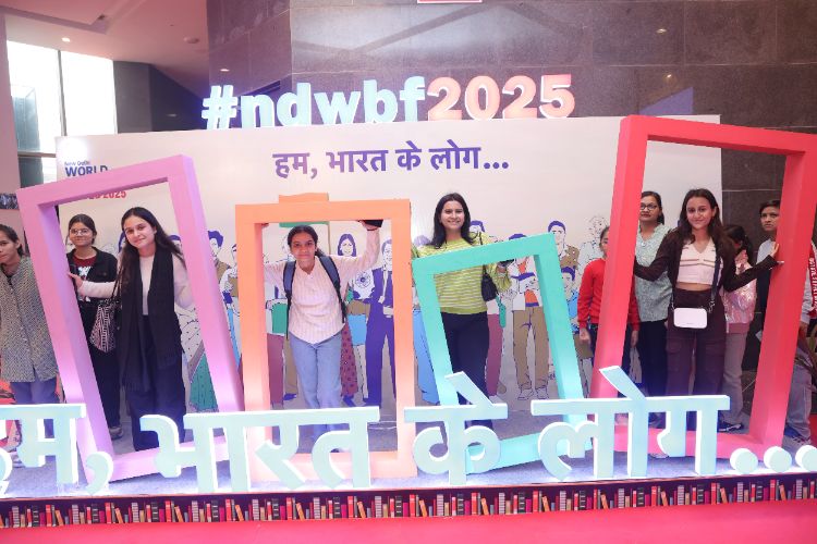 Huge crowd of book lovers is thronging for attractive books in Delhi Book Fair 2025