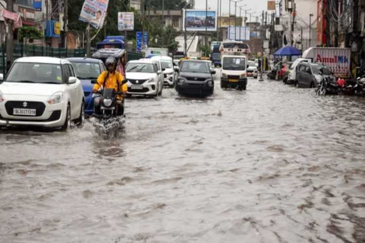 Heavy rain in Delhi, waterlogging in many parts of the city