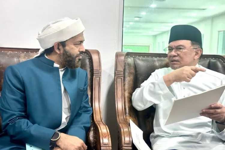 Dr. Abdul Hakeem Azhari meets the Prime Minister of Malaysia
