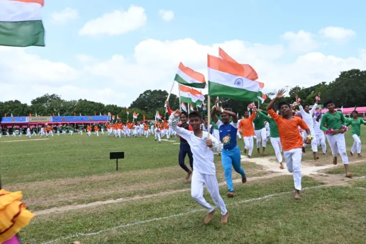 Before 79th Independence Day, 7,900 children ran to the War Memorial carrying the tricolor