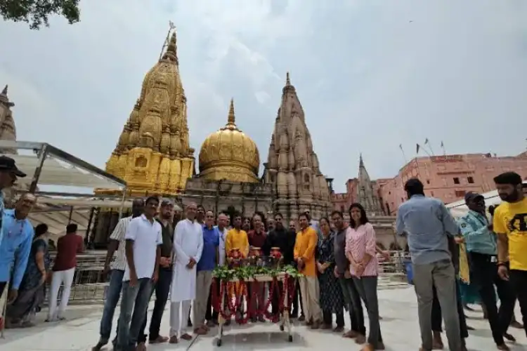 16 scientists of Chandrayaan mission pray at Kashi Vishwanath Temple