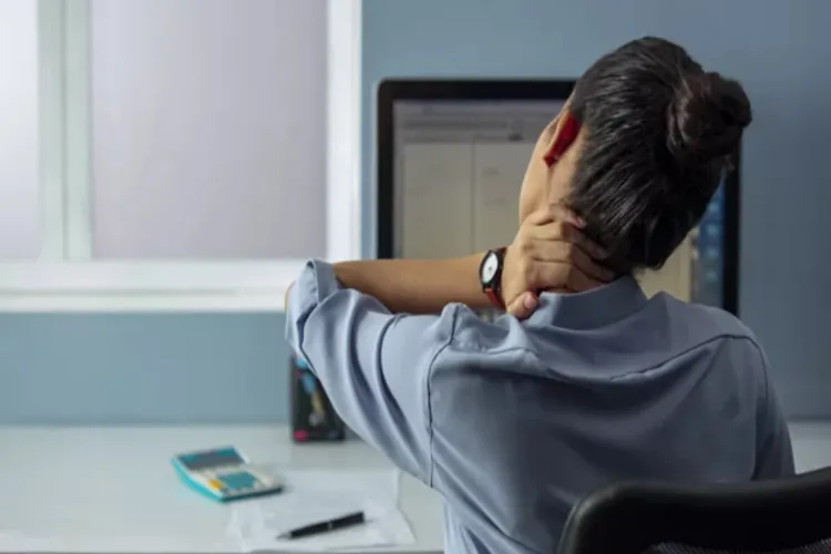 Dangers of sitting in front of the computer for long hours in the office