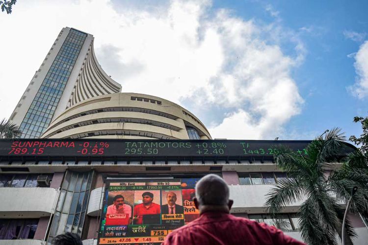 Sensex rose 104 points in early trade, Nifty at 24,419