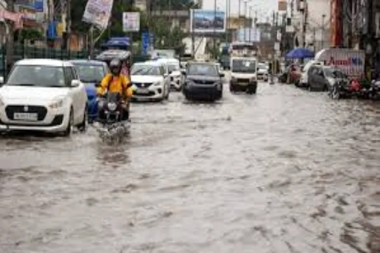 Heavy rain in Delhi causes waterlogging in many areas, traffic affected