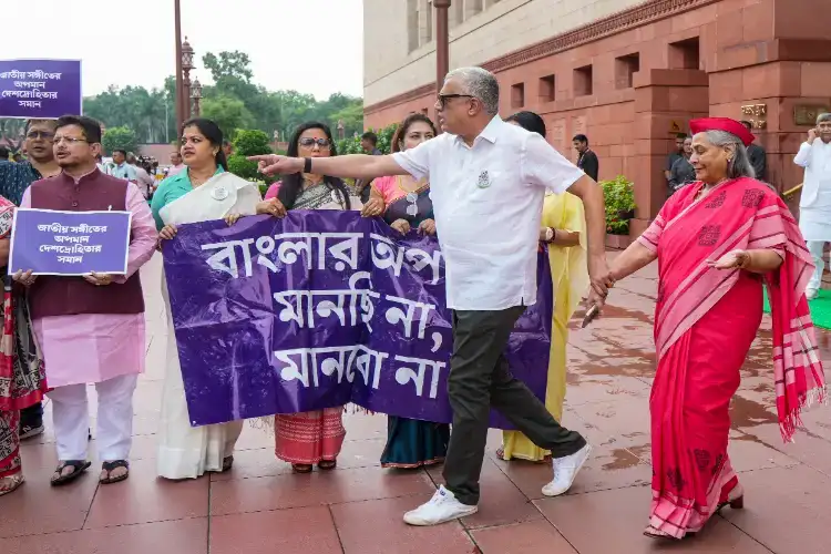 Opposition holds 'T-shirt protest' against SIR, 'vote chori' in Parliament premises