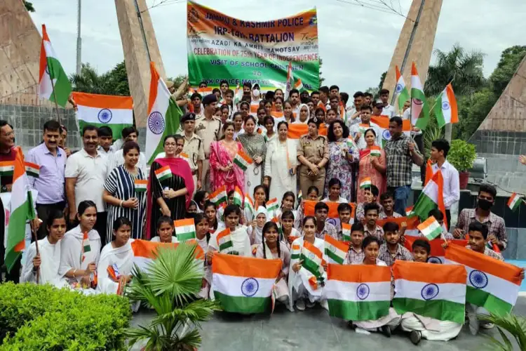 J-K: Doda District administration distributes 1 lakh national flags under 'Har Ghar Tiranga' Campaign