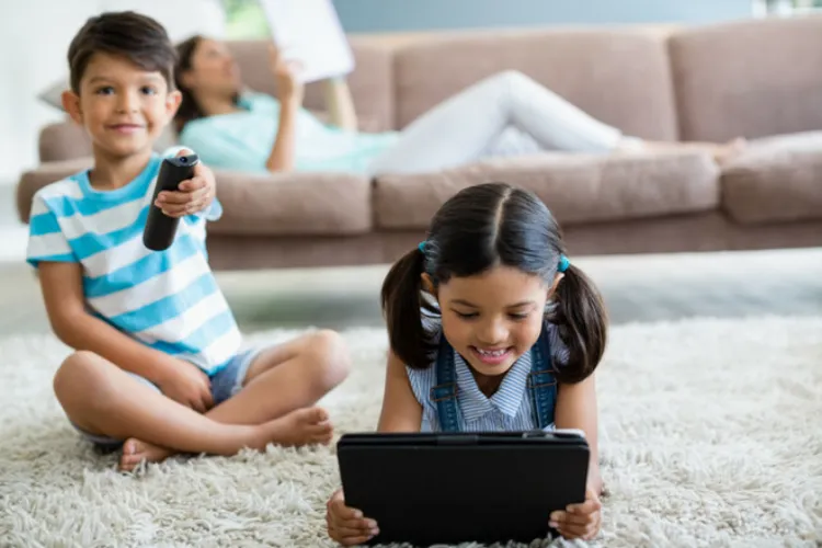 Excessive screen time increases the risk of heart disease in children, easy ways to prevent it