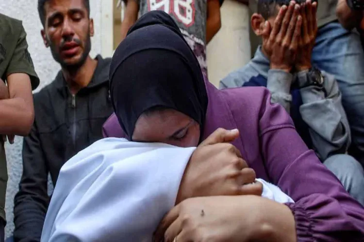 More than 100 Palestinians were killed in one day in the Israeli attack on Gaza, 8 also died due to hunger and malnutrition