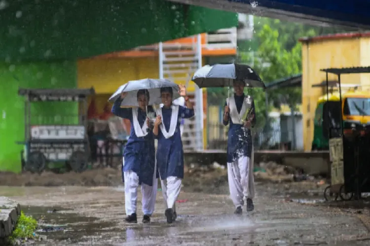 Due to heavy rains, all schools from class 1 to 12 in Lucknow are closed today, holiday in other states too