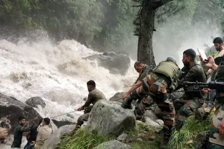 Cloud burst in Kishtwar, scene of devastation, rescue work continues