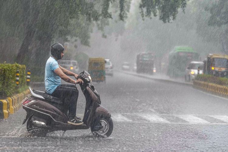 Rain in Delhi: AAP blames Delhi government for waterlogging