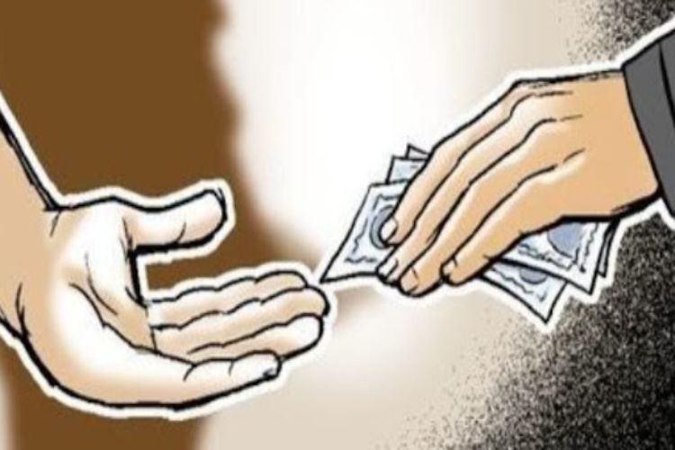 A government employee was caught red handed taking a bribe of Rs 2,75,000