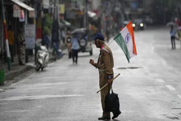National flag should be disposed of respectfully after Independence Day: Municipal body