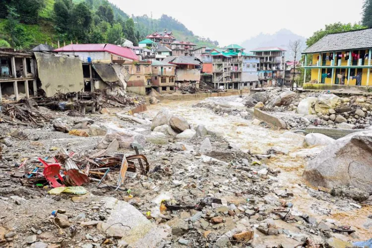 Heavy rains in Himachal cause flash floods in Mandi, Kiratpur-Manali national highway closed