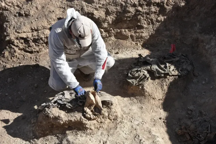 Excavation begins at mass grave left by Islamic State in Iraq