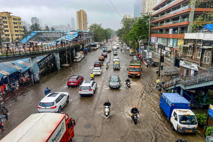 Heavy rains in Mumbai; Holiday declared in schools and colleges after IMD's 'Red Alert'