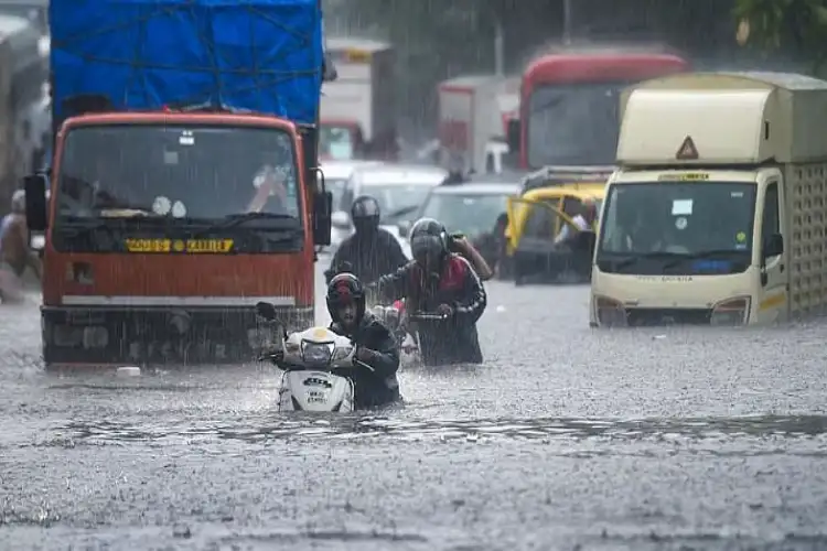 Mumbai rains: Government offices closed, private companies urged to let employees work from home